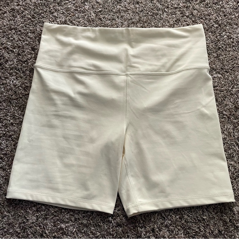 NWOT Athleta Ultra High Rise Elation 7” Bike Short